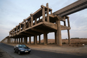 اولین ایستگاه پروژه مونوریل شهر قم با گذشت هشت سال از آغاز طرح همچنان در حالت نیمه ساز قرار دارد.