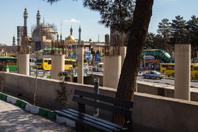 تعرض بصری به حریم حرم مطهر در مسیرهای ورودی شهر قم یکی از دلایل بلاتکلیفی این پروژه است. که این موضوع توسط منتقدان سرسخت پروژه، فاجعه تعرض بصری به میراث دینی و فرهنگی شهر قلمداد می شود.