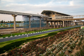 مخالفان پروژه منوریل قم معتقدند که «این طرح در صورت راه‌اندازی هزینه‌های خود را نمی‌تواند پوشش دهد و مدیریت شهری چاره‌ای نخواهد داشت، جز این‌که یارانه‌های سنگین برای آن در نظر بگیرد. و این یکی از مهمترین دلایل متوقف شدن این پروژه است.