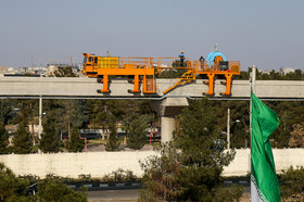 در آذرماه ۱۳۹۴ برای نخستین بار تست اولیه خط مونوریل قم برای قرار گیری قطار صورت پذیرفت.
