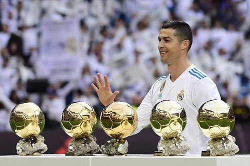 نگاهی به پنج توپ طلا به نشانه پنج خصلت ویژهی CR7 نگاهی به پنج توپ طلا به نشانه پنج خصلت ویژهی CR7