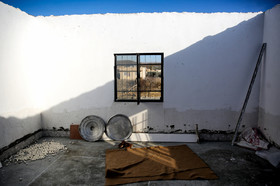 علی‌رغم وعده پیمانکار برای اتمام در پایان شهریور امسال ولی هنوز عملیات ساخت تعداد زیادی  از خانه ها در روستای سرچشمه به پایان نرسیده است.  