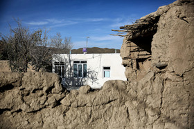 نمایی از خانه ای  که پس از زلزله در روستای دوقلعه براشک ساخته شده است.