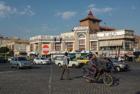 چهارراه مخبرالدوله تقاطع خیابان جمهوری با خیابان سعدی که ایستگاه متروی سعدی در آن واقع شده و مرکز فروش لباس است.