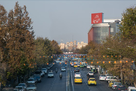 خیابان ابن سینا که به میدان بهارستان منتهی می‌شود یکی از خیابان‌های اصلی این منطقه است و در ضلع شمال شرقی میدان بهارستان قرار دارد.