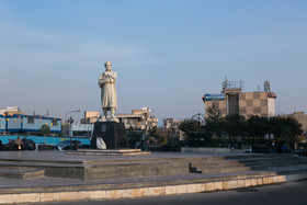 میدان ابن سینا در خیابان ابن سینا و جنب متروی دروازه شمیران قرار دارد.