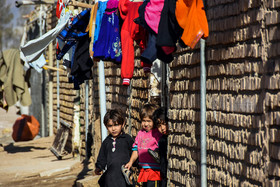 اكثر خانواده‌هاي افغان در خانه‌هايي كوچك و بسيار فرسوده زندگي مي‌كنند، حتی با این شرایط سخت، آمار بالای كودكان افغاني در «مهمان‌شهر مهاجرین سمنان» زندگی را برای مهاجرین افغان سخت‌تر کرده است. 