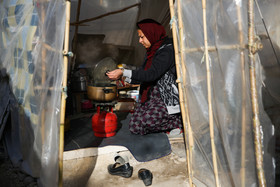 سیمین مرادیان، ۳۵ ساله، دارای ۲فرزند دختر است.شغل همسر سیمین کارگری است.
