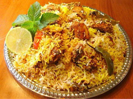 رستوران گردی در پاکستانلذت غذا خوردن در آشپزخانه همسایه رستوران گردی در پاکستانلذت غذا خوردن در آشپزخانه همسایه
