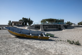 روستای تخته‌ عدالت از توابع شهرستان هیرمند که زمانی اسکله صیادی بود و اکنون به روستایی خشک تبدیل شده است