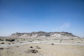 کوه‌ خواجه تنها کوه طبیعی دشت سیستان و دارای آثار باستانی منحصر بفرد است که زمانی همجوار  دریای هامون بود