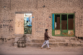 نمایی از یک مغازه خیاطی در شهرستان زهک