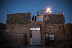 کبوتربازی یکی از سرگرمی‌های جوانان شهرستان زهک است که به گفته‌ی خودشان اگر بیکار نبودند به این کار روی نمی‌آوردند