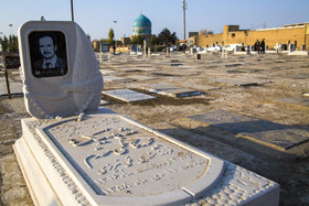 مزار شهید «محمد کاظم مقدم» از شهدای انقلاب که در یازدهم دی ماه ۱۳۵۸ به شهادت رسید و در آرامستان بقیع قم در جوار امامزاده جمال غریب به خاک سپرده شده است.