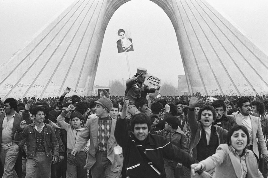 شعارهای انقلابی مردم ایران