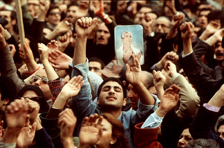 راهپیمایی طرفداران شاه در سال 57