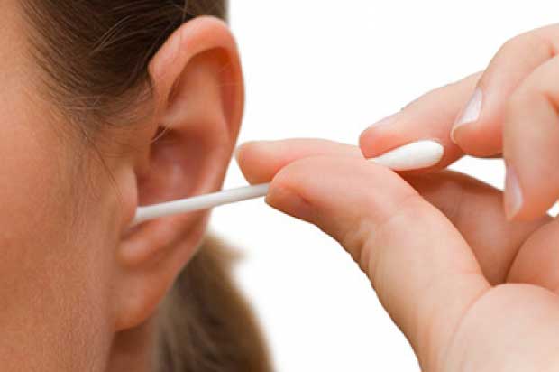 چرا نباید داخل گوش را با گوش پاک کن تمیز کرد؟