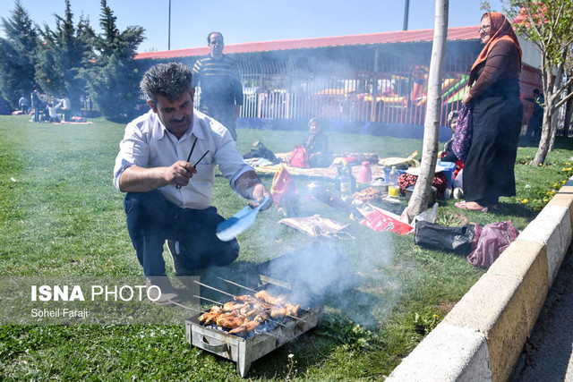 ویدئو / سیزدهبهدر ۱۳۹۷ در تهران روز طبیعت در پارک ائللرباغی ارومیه