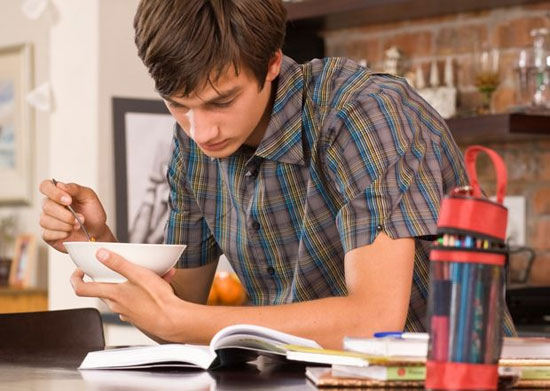 در فصل امتحانات چه بخوریم و چه نخوریم؟ در فصل امتحانات چه بخوریم و چه نخوریم؟