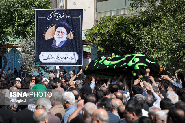 ویدئو / مراسم تشییع پیکر حجتالاسلام والمسلمین مهدی طباطبایی مراسم تشییع پیکر آیت الله سید مهدی طباطبایی