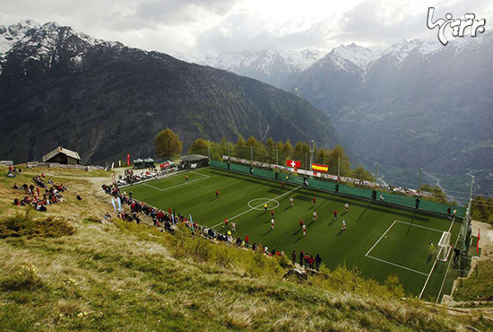 زمین‌های فوتبال گوشه و کنار جهان