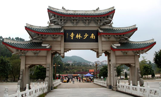 اژد‌ها وارد می‌شود