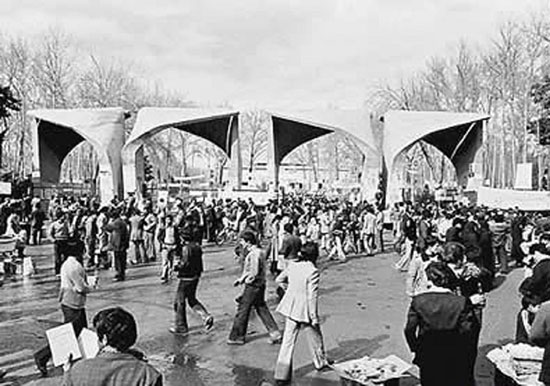 وقایع‌نگاری ۱۶ آذر ۳۲؛ از شاهدان عینی تا شواهد امروزی