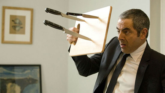 نقد فیلم Johnny English Strikes Again، مستربین جاسوس می‌شود