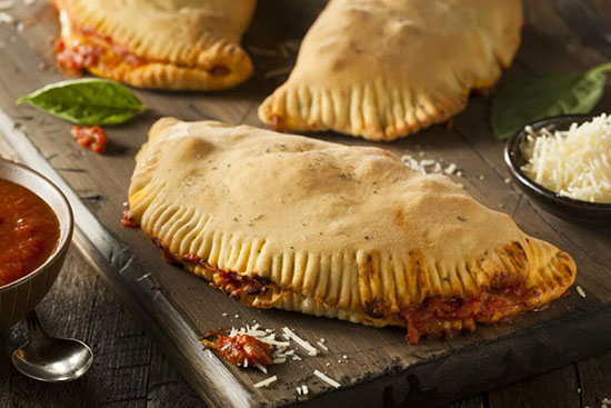 طرز تهیه مرحله به مرحله پیتزا ایتالیایی کالزونه