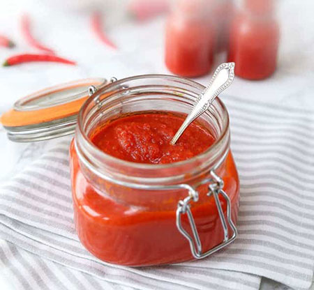 طرز تهیه بهترین سس سیراچا تخمیری بدون شکر افزوده
