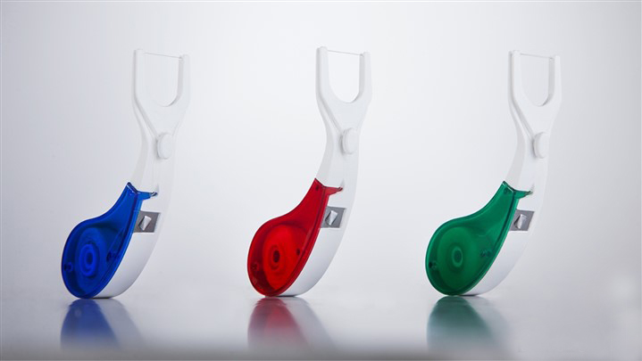 ارائه نخ دندان دسته دار مینا ویسل به بازار بهداشت دهان و دندان ارائه نخ دندان دسته دار مینا ویسل به بازار بهداشت دهان و دندان