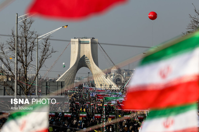راهپیمایی ۲۲ بهمن در آغاز چهلمین سال پیروزی انقلاب - خیابان آزادی