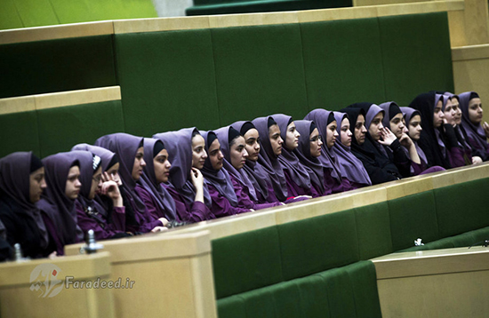 دختران کشورهای مختلف چگونه به مدرسه می‌روند؟
