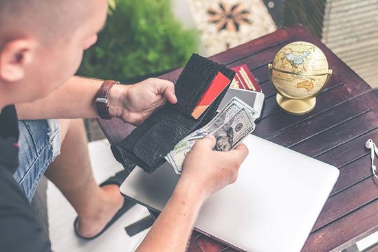 با کنار گذاشتن این باورها، ثروتمند شوید
