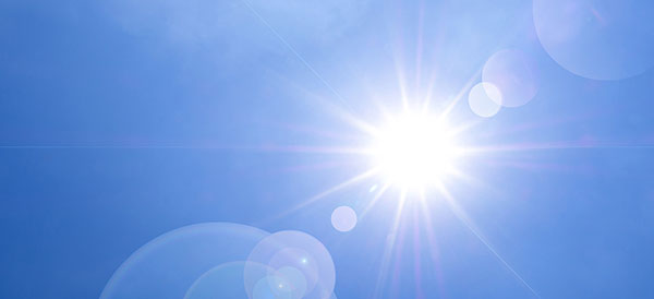 مسمومیت با نور خورشید چیست و چه فرقی با آفتاب‌زدگی دارد