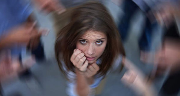 مهمترین نشانههای اختلالات ترس + علل و روشهای درمانی مهمترین نشانههای اختلالات ترس + علل و روشهای درمانی