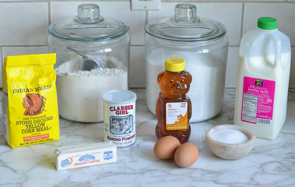 مافین نان ذرت؛ یک همراه عالی برای صبحانه مافین نان ذرت؛ یک همراه عالی برای صبحانه