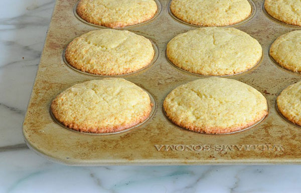 مافین نان ذرت؛ یک همراه عالی برای صبحانه مافین نان ذرت؛ یک همراه عالی برای صبحانه