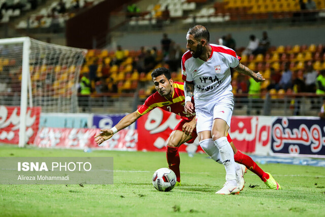 تراکتور و فولاد باز هم جریمه شدند دیدار تیمهای فوتبال فولاد خوزستان و تراکتورسازی تبریز