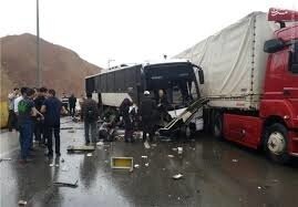 تصادف اتوبوس با کامیون
