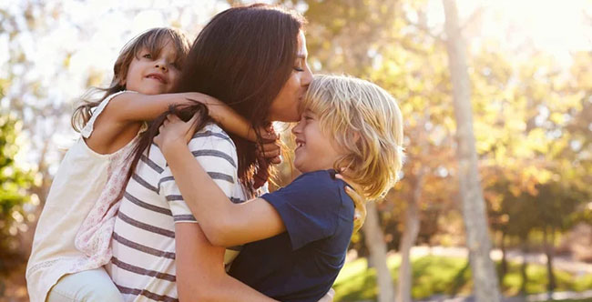چرا گاهی باید از بچه‌های‌تان فاصله بگیرید
