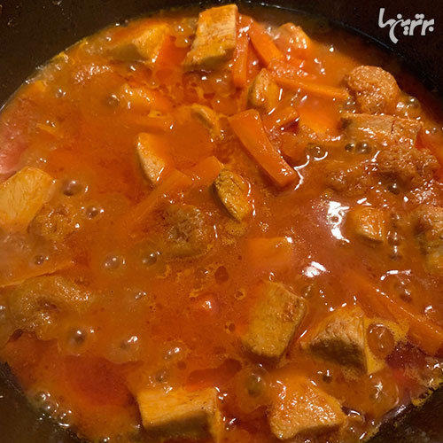 طرز تهیه خورشت هویج با مرغ و آلو، مرحله‌به‌مرحله