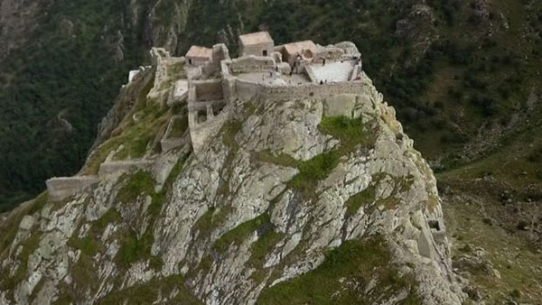 قلعه بابک، آشنایی با یک جاذبه تاریخی در دل کوه!
