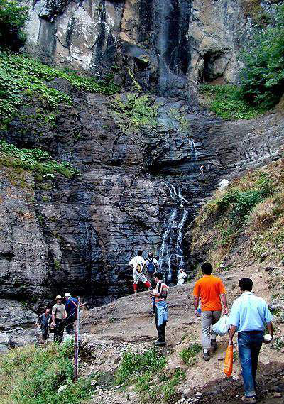 آبشار لاتون آستارا، صدای جریان آب در قلب طبیعت!