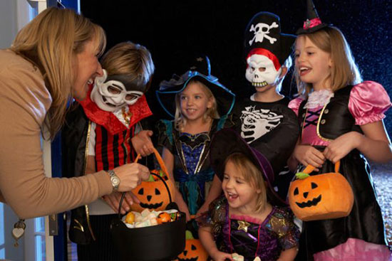 جشن هالووین؛ تاریخچه، نمادها، آداب و رسوم و هر آنچه باید از Halloween بدانید
