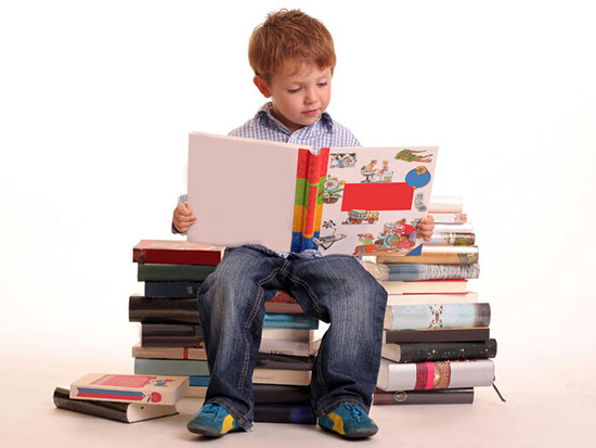 ۱۰ دلیل؛ چرا باید برای کودکان کتاب بخوانیم؟ ۱۰ دلیل؛ چرا باید برای کودکان کتاب بخوانیم؟