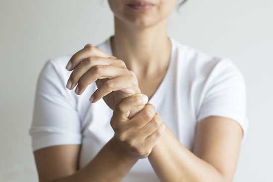 ۷ درمان سندرم تونل کارپل یا دست درد در بارداری