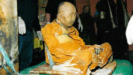 ۱۰ رسم و سنت عجیب و غریب در تاریخ