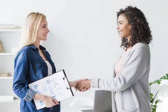 عبارت‌هایی که کمک‌تان می‌کنند با آدم‌های سخت بهتر کنار بیایید