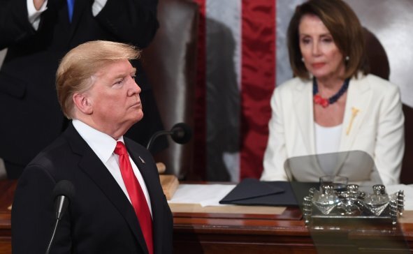 مجلس نمایندگان آمریکا چهارشنبه برای ارجاع طرح استیضاح ترامپ به سنا رأیگیری میکند ترامپ پلوسی